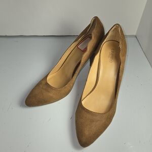 N262 Crown Vintage Brown Suede Pumps Size 9M